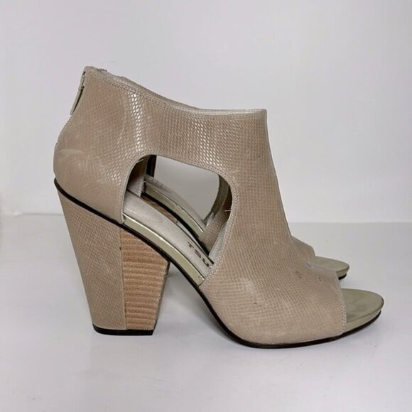 Tsubo t strap heels size 9 - Picture 6 of 6